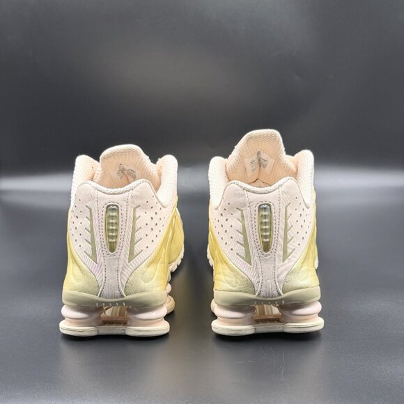 Wmns Nike Shox R4 'Guava Gold' - Picture 6 of 12